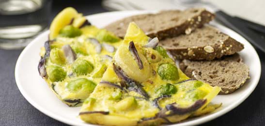 Recept van het Voedingscentrum: Aardappelomelet met spruitjes