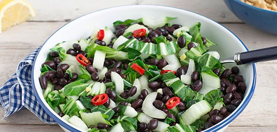 Recept van het Voedingscentrum: Paksoi met zwarte boontjes