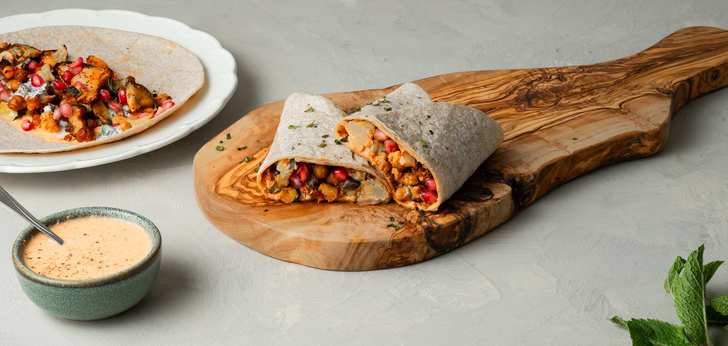 Recept van het Voedingscentrum: Wraps met groente en paprikasaus