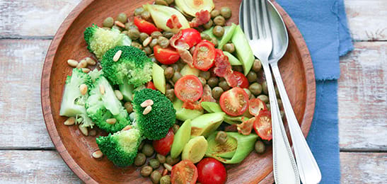 Recept van het Voedingscentrum: Jonge kapucijners met tomaat, prei en broccoli