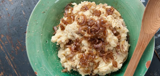 Recept van het Voedingscentrum: Aardappel-sjalottenpuree met schnitzel en snijbonen