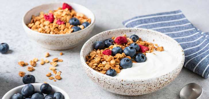 Recept van het Voedingscentrum: Yoghurt met zomerfruit en muesli