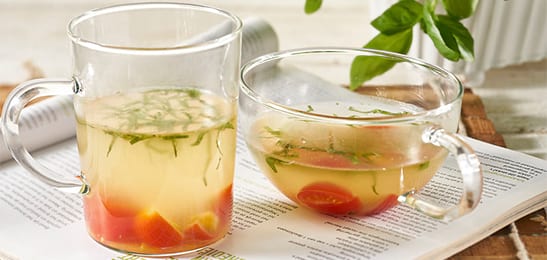 Recept van het Voedingscentrum: Tomaat-basilicumbouillon