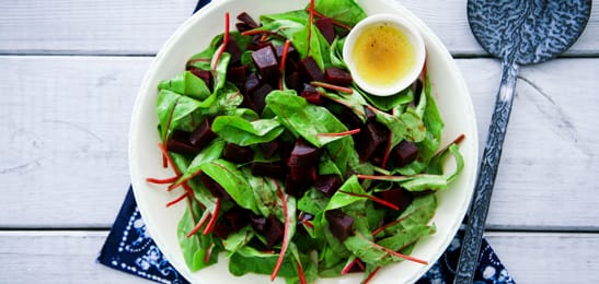 Recept van het Voedingscentrum: Bietensalade met mandarijnendressing