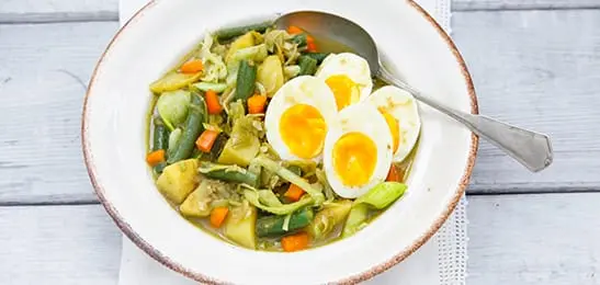 Recept van het Voedingscentrum: Curry van gemengde groente, aardappelen en ei
