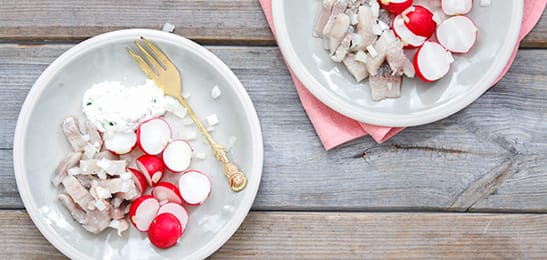 Recept van het Voedingscentrum: Haring met rauwkost en kruiden-hüttenkäse