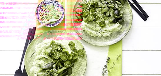 Recept van het Voedingscentrum: Gekaramelliseerde tomaatjes met witte bonenpuree en paddenstoelen