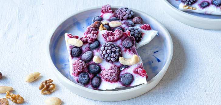 Recept van het Voedingscentrum: Frozen yoghurt bark