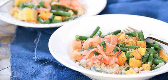 Recept van het Voedingscentrum: Couscous met kruidige groente en zalm