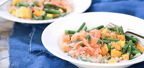 Recept van het Voedingscentrum: Bowlfood met couscous en zalm