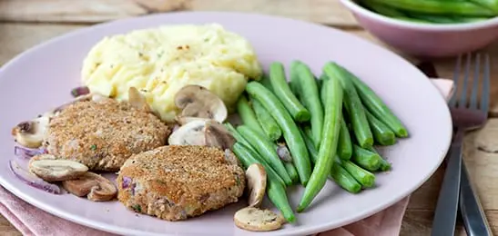 Recept van het Voedingscentrum: Viskoekjes met sperziebonen en champignons