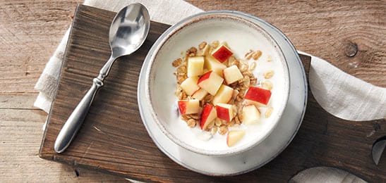 Recept van het Voedingscentrum: Yoghurt met muesli, appel en rozijnen