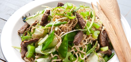 Recept van het Voedingscentrum: Noedelsalade met gemarineerde bief