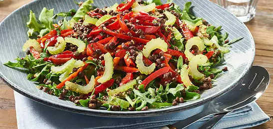 Recept van het Voedingscentrum: Linzensalade met gegrilde paprika