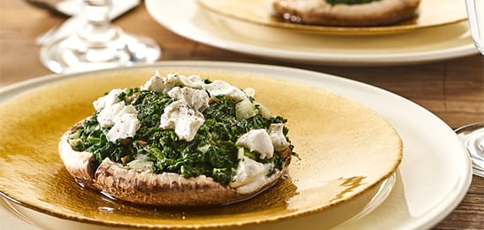 Recept van het Voedingscentrum: Gevulde portobello met spinazie en geitenkaas