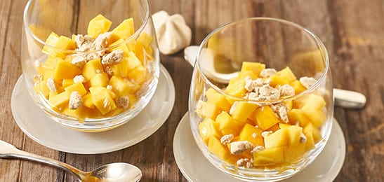 Recept van het Voedingscentrum: Mangocoupe met schuimpjes