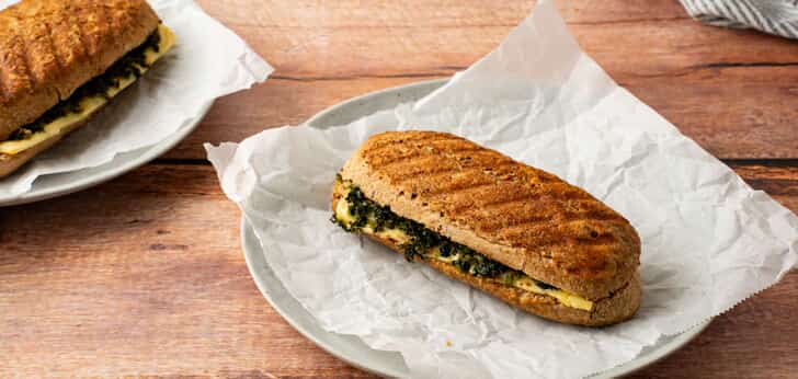 Recept van het Voedingscentrum: Panini met komijnekaas en boerenkool