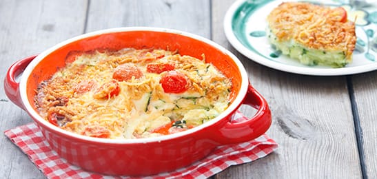 Recept van het Voedingscentrum: Courgette-tomatengratin met macaroni