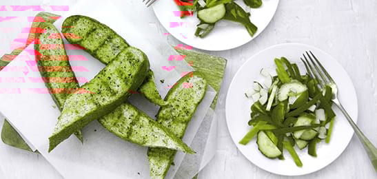 Recept van het Voedingscentrum: Geroosterd Turks brood met rauwkostsalade