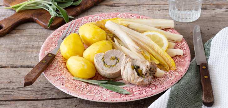 Recept van het Voedingscentrum: Gevulde varkensrolletjes met aardappelen en witlof