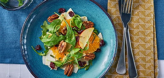 Recept van het Voedingscentrum: Knolselderijsalade met pecannoten en mandarijn