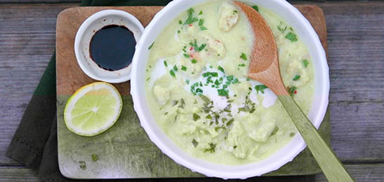 Recept van het Voedingscentrum: Kruidige bloemkoolsoep met kip