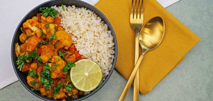 Recept van het Voedingscentrum: Vegetarische curry met kikkererwten en restjes groenten
