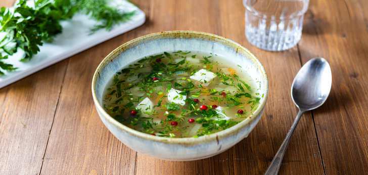 Recept van het Voedingscentrum: Kruidenbouillon met eierstich