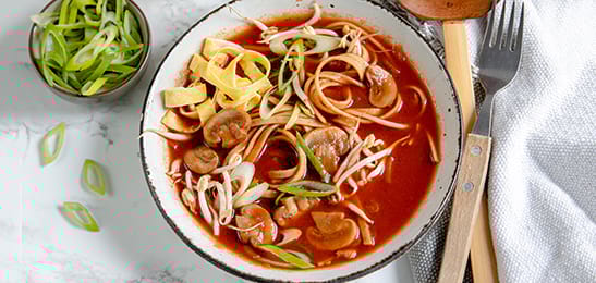 Recept van het Voedingscentrum: Tomatensoep met omeletreepjes