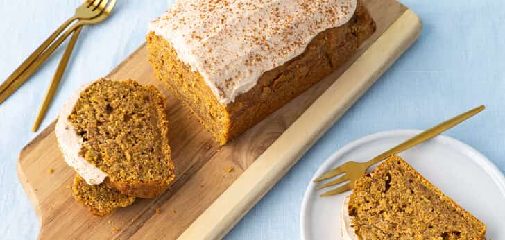 Recept van het Voedingscentrum: Pompoencake met frisse topping