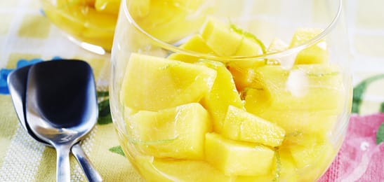 Recept van het Voedingscentrum: Mango met limoensiroop