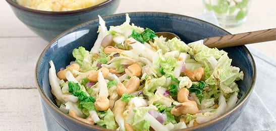 Recept van het Voedingscentrum: Chinese kool met gember, cashewnoten en aardappelpuree