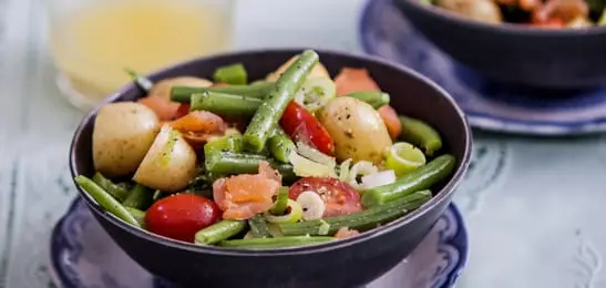 Recept van het Voedingscentrum: Krieltjessalade met zalm