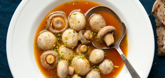 Recept van het Voedingscentrum: Gestoofde champignons in tomatensaus