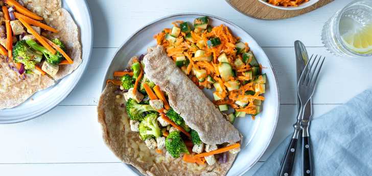 Recept van het Voedingscentrum: Wraps gevuld met tofu en rauwkost