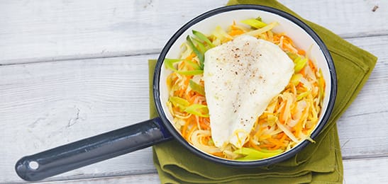 Recept van het Voedingscentrum: Vis met groentejulienne en krieltjes