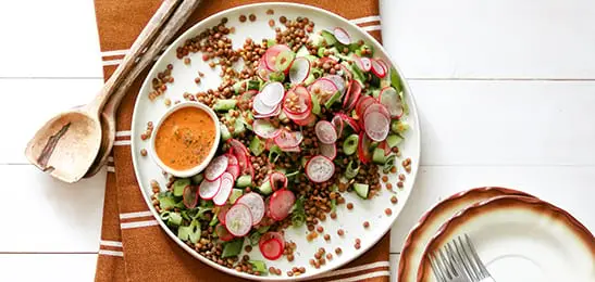 Recept van het Voedingscentrum: Zomerse linzensalade