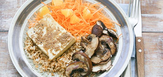 Recept van het Voedingscentrum: Tofu met sesamzaad