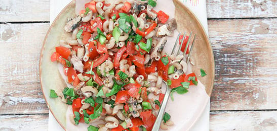 Recept van het Voedingscentrum: Macaronisalade met tomaten en sardientjes