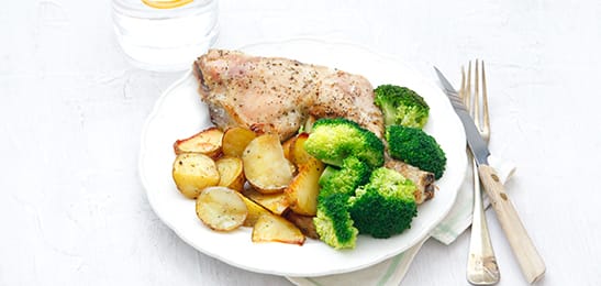 Recept van het Voedingscentrum: Kip met aardappelen in de oven