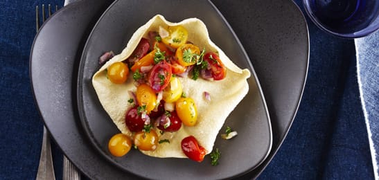 Recept van het Voedingscentrum: Warme pappadum met drie kleuren tomaatjes