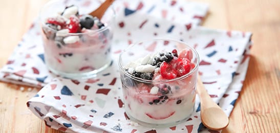Recept van het Voedingscentrum: Yoghurtcoupe met bessen
