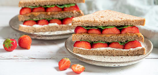 Recept van het Voedingscentrum: Aardbeiensandwich met munt