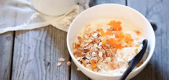 Recept van het Voedingscentrum: Abrikozenyoghurt met muesli