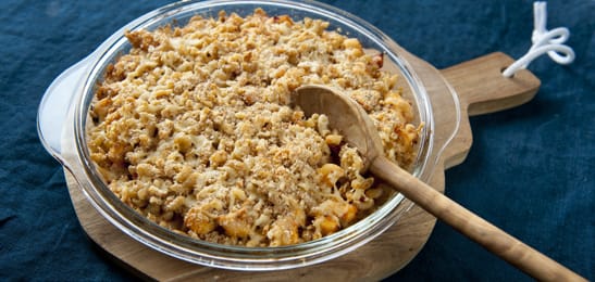 Recept van het Voedingscentrum: Macaroni-ovenschotel met rauwkostsalade