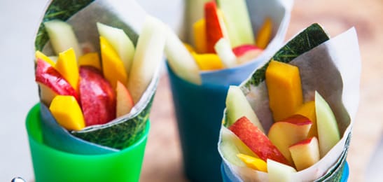 Recept van het Voedingscentrum: Fruitfrietjes met kwarkdip