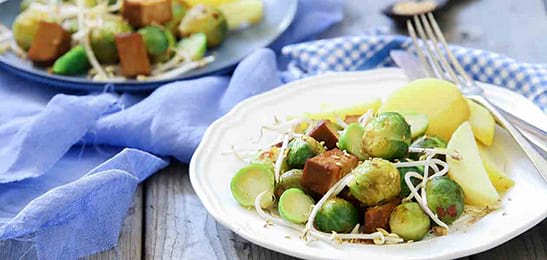 Recept van het Voedingscentrum: Kruidige spruitjes met tofu