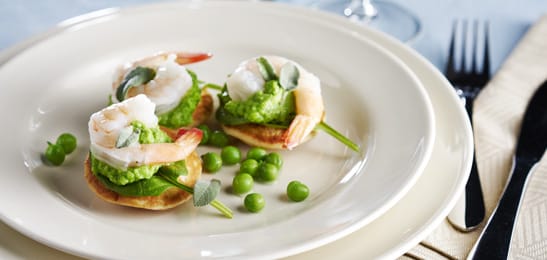 Recept van het Voedingscentrum: Blini’s met saliepuree en garnalen