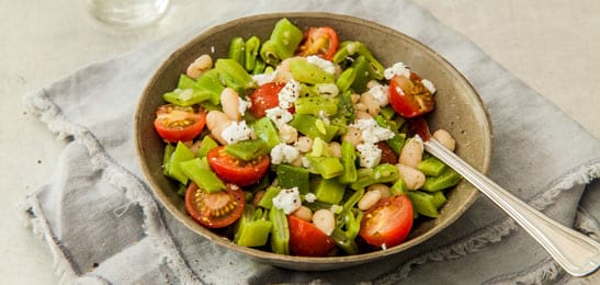 Recept van het Voedingscentrum: Snijboontjes met witte bonen en geitenkaas