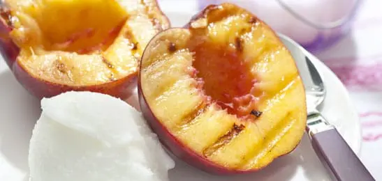 Afbeelding van Uitgelicht Recept: Nectarines op de barbecue met citroenijs